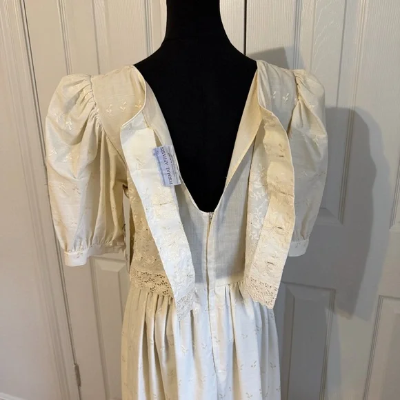 Vintage 80s Eyelet Prairie Bridal Dress Ivory Puff Sleeve Formal Cottagecore - Picture 11 of 16